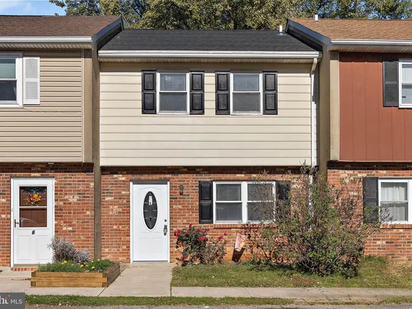 4 David Pl, Newark, DE 19702