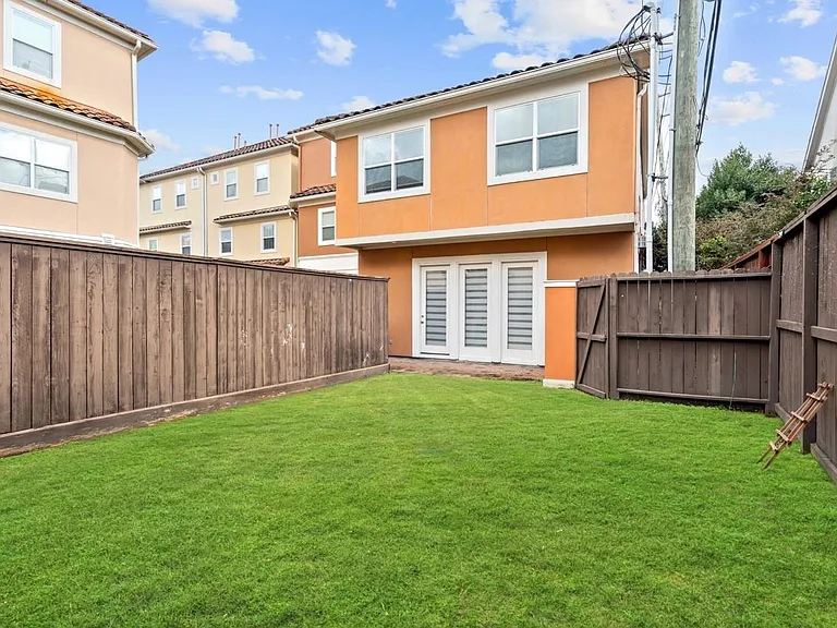 3006 McCulloch Cir — Photo 2