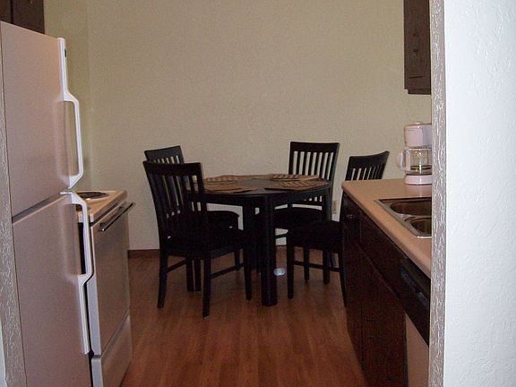 2nd image of 521 Westview Dr #204B