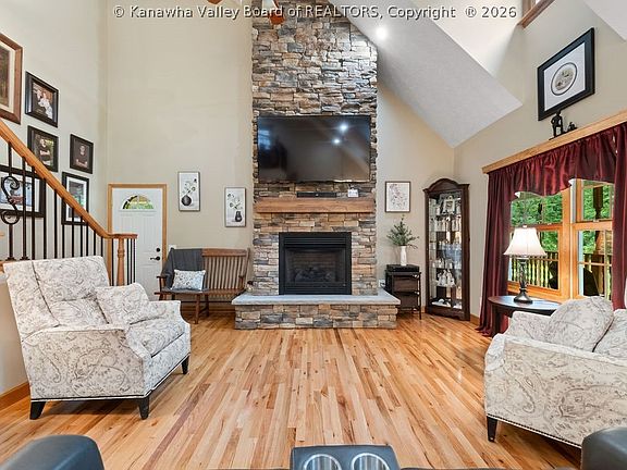 4th image of 220 Dubie Dr