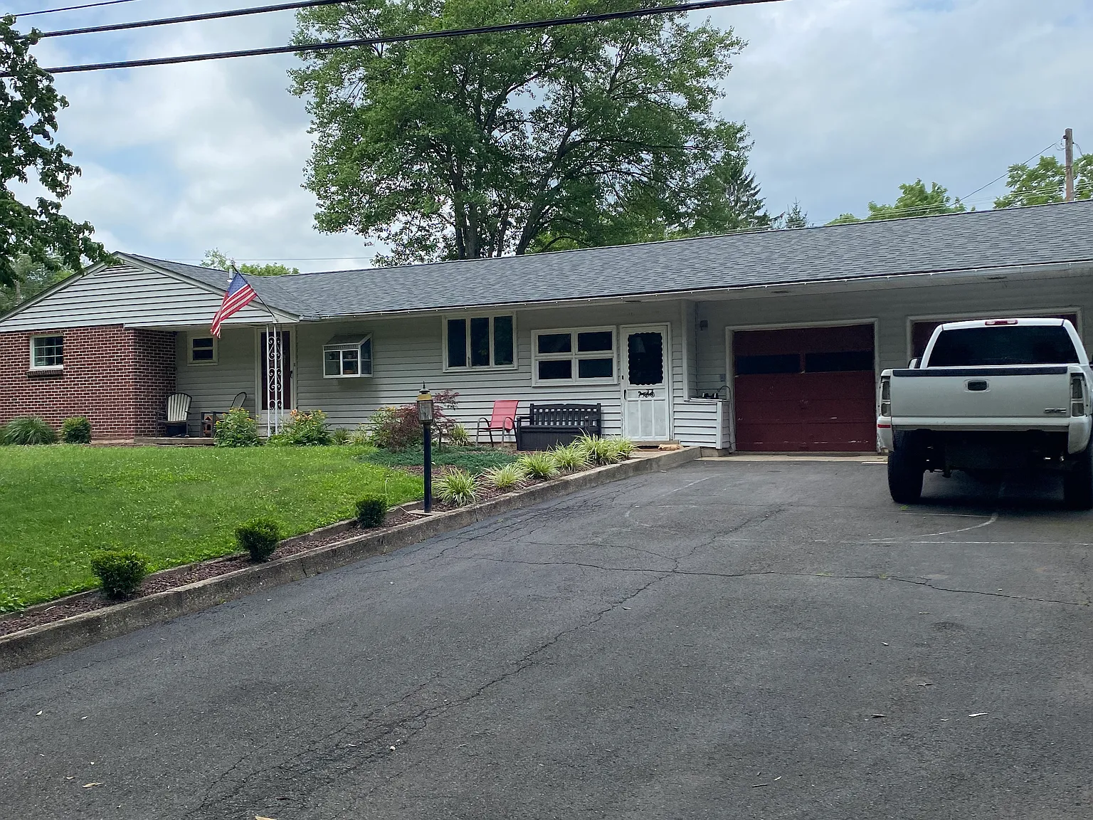 3 bed, 1.5 bath, 1342 sqft, $2,600 — Photo 1