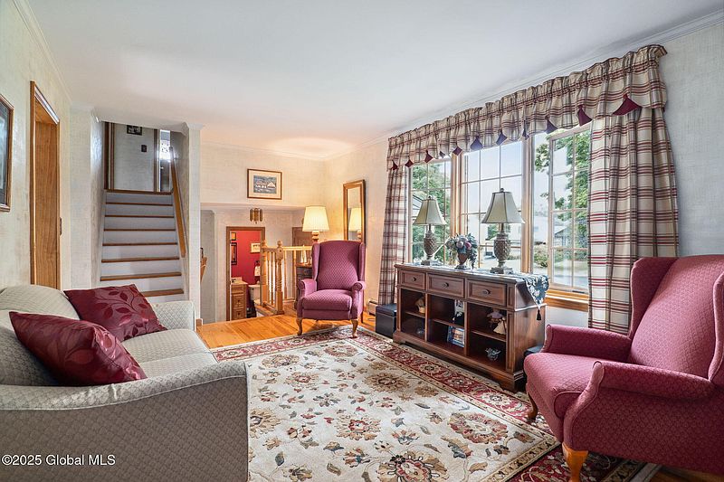 5th image of 34 Meadowbrook Road