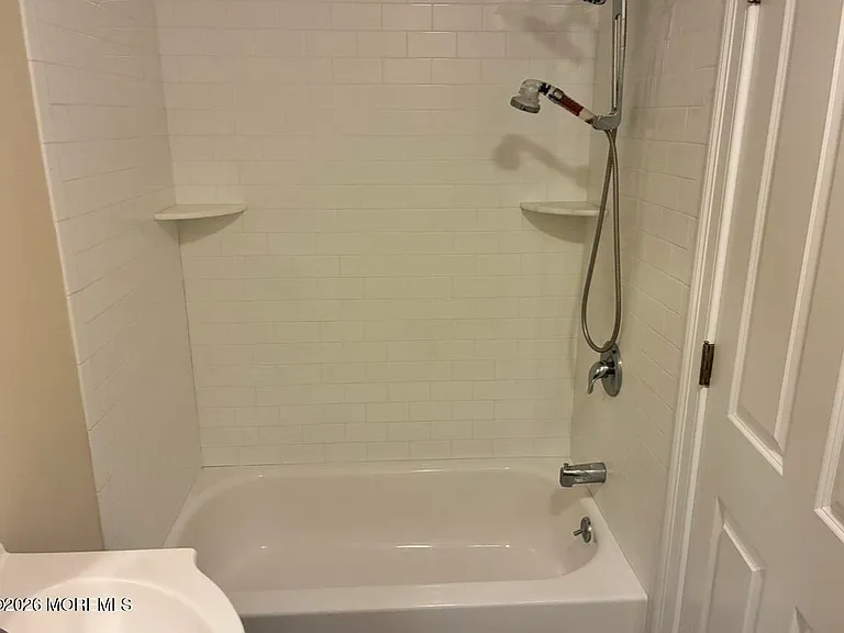 124 Wilson Ave — Photo 13