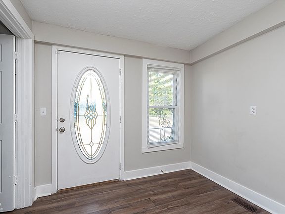 4th image of 3241 N Capitol Ave