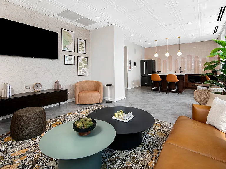 Chestnut Tower Apartments — Photo 19