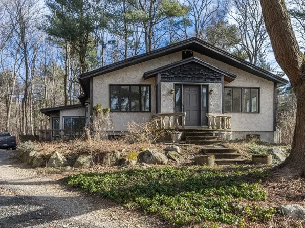 64 Hobbs Rd, Princeton, MA 01541