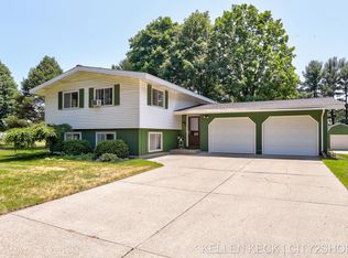 5560 Bauer Rd, Hudsonville, MI 49426