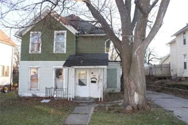805 E 15th St photo 1
