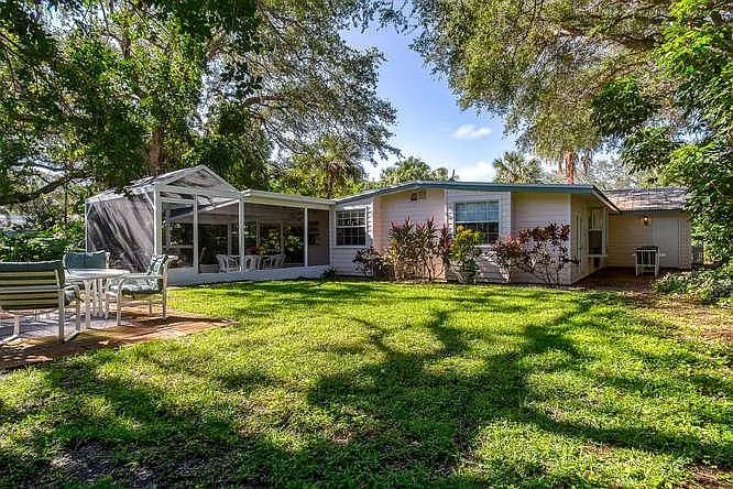 9480 Frangipani Dr — Photo 32