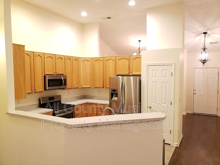 905 Weatherside Ct — Photo 8