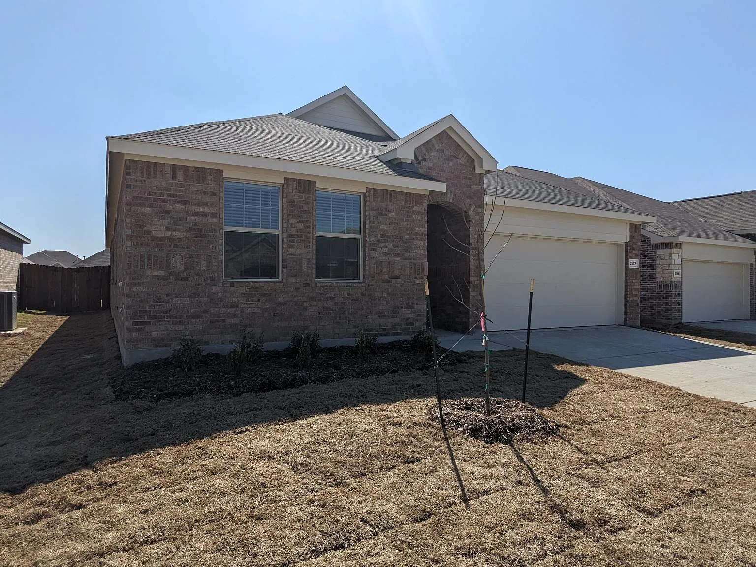 4 bed, 1996 sqft, $2,400 — Photo 2