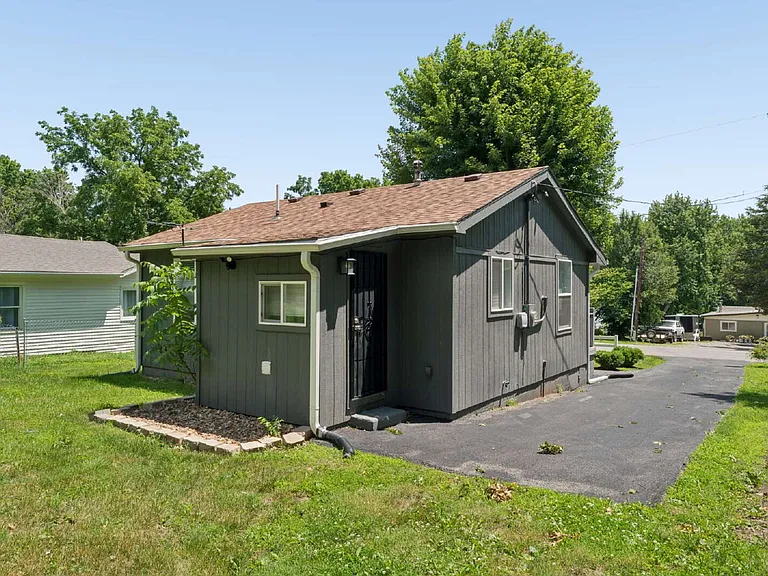 1314 S Emery St — Photo 24