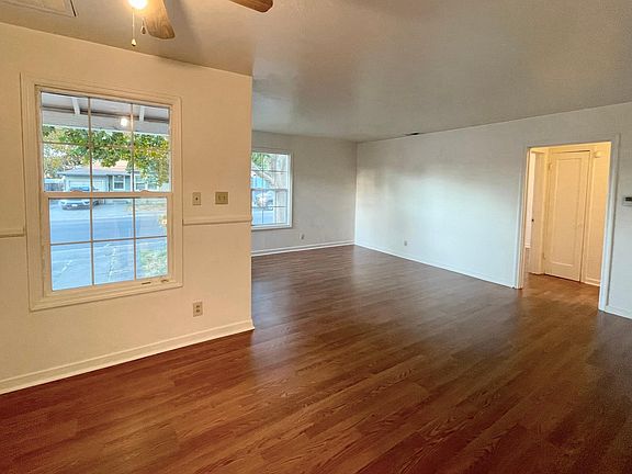 entrance to living & dinning