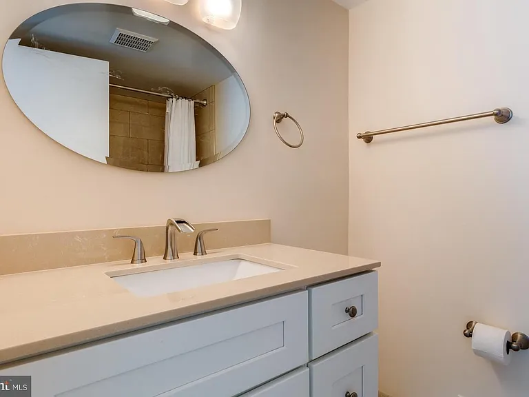 1619 S Hayes St — Photo 12