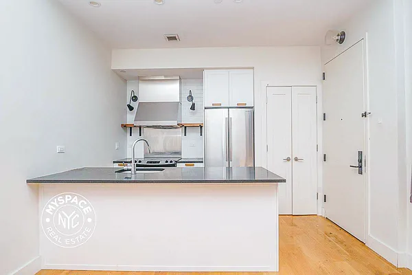 Rented by MySpaceNYC | media 3