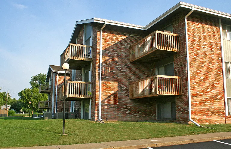The Inverness Apartments — Photo 4