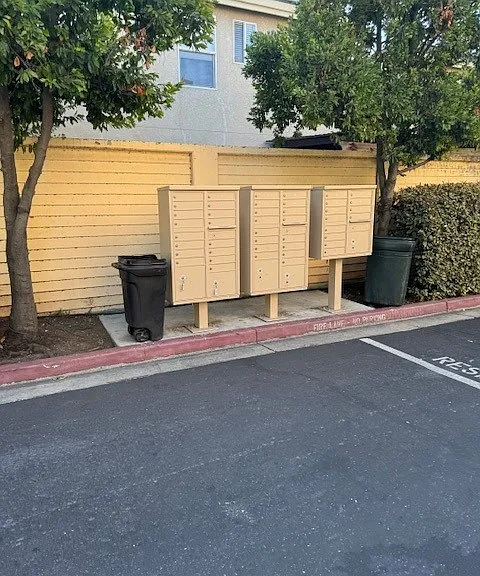 Foothill Manor — Photo 5