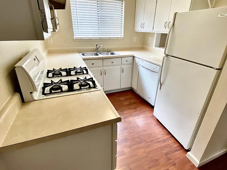 2436 N Main St — Photo 8