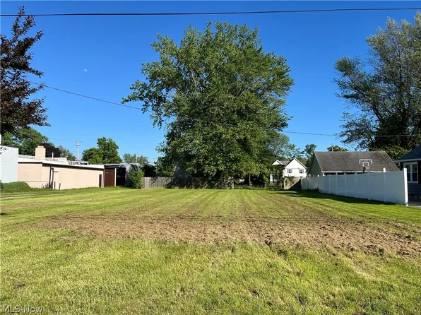 Singer Ave, Grand River, OH 44045