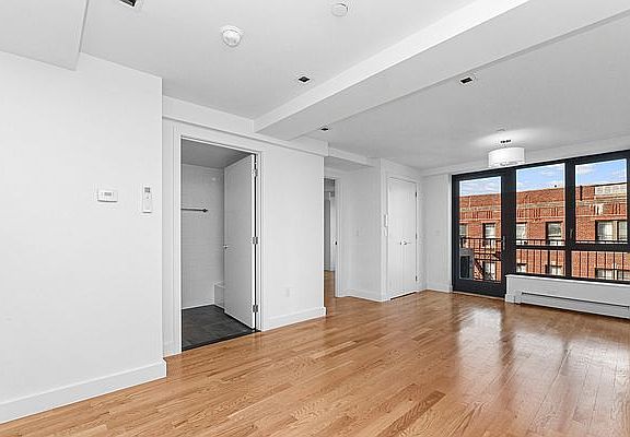5th image of 39 E 21st St #7D
