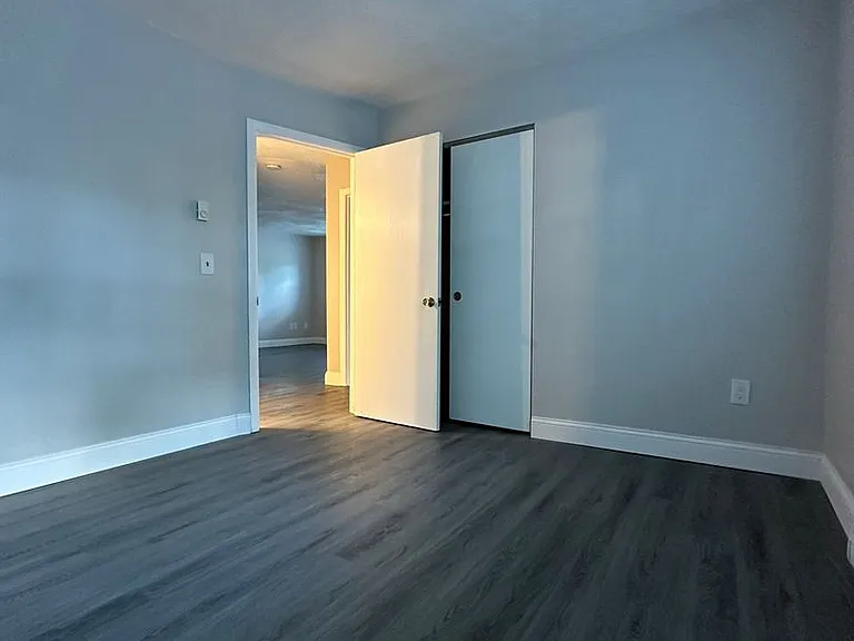 1093 Main St Apartments — Photo 18
