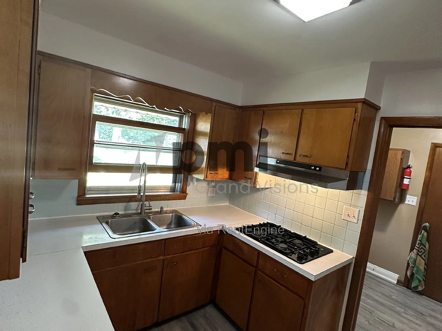 3 bed, 1.0 bath, 1344 sqft, $1,370 — Photo 4