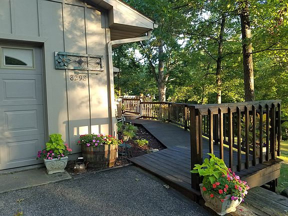5th image of 8298 N Crestwood Pl