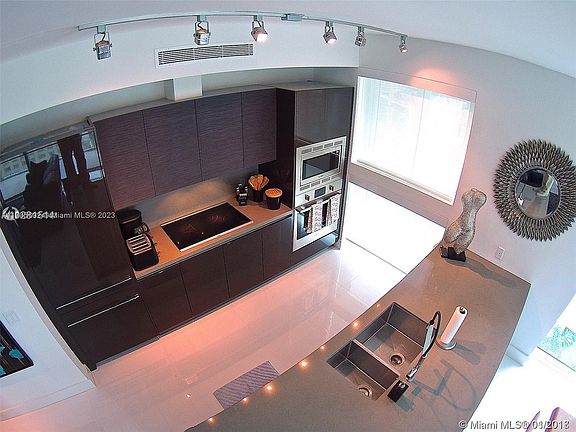 4th image of 1080 Brickell Ave Unit 2208