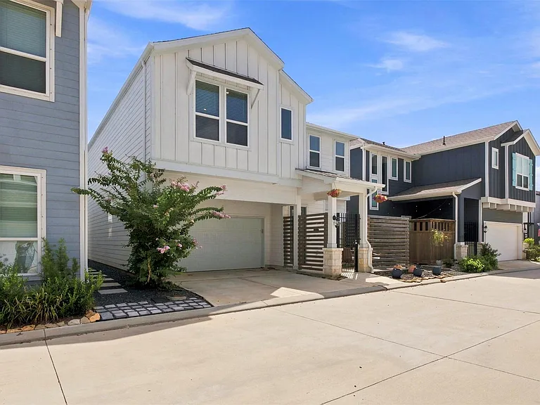 2419 Driftwood Trl — Photo 27