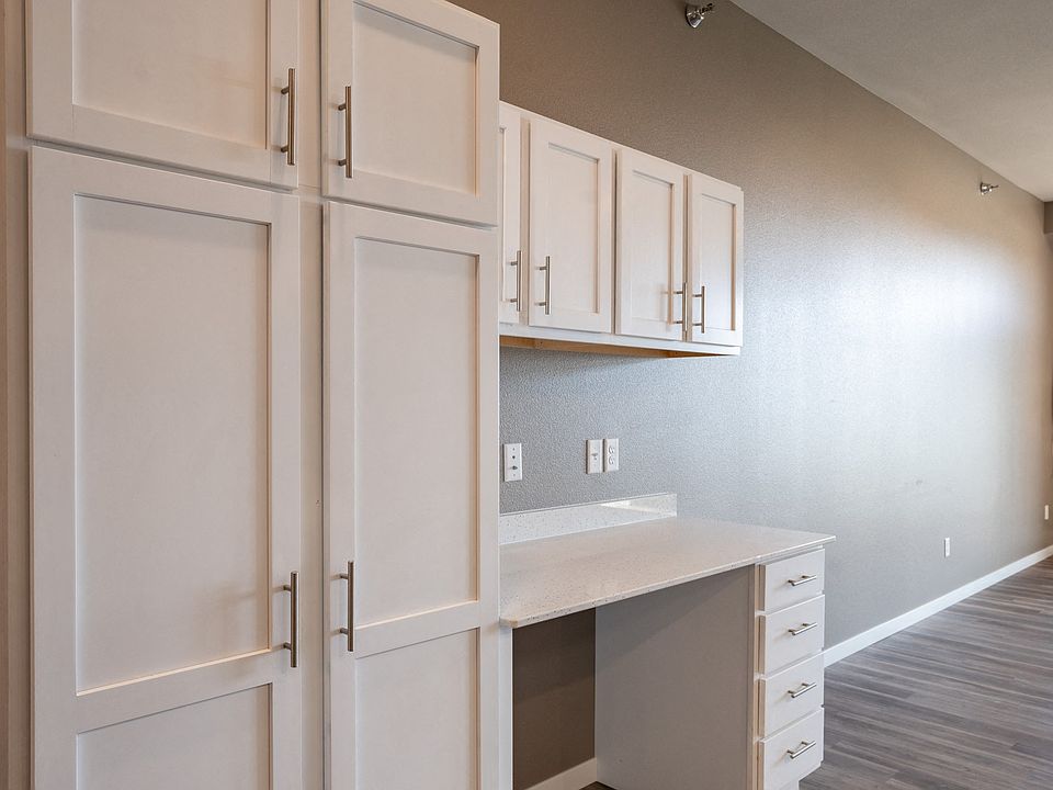 Fargo, ND 29 West Apartments | Desk