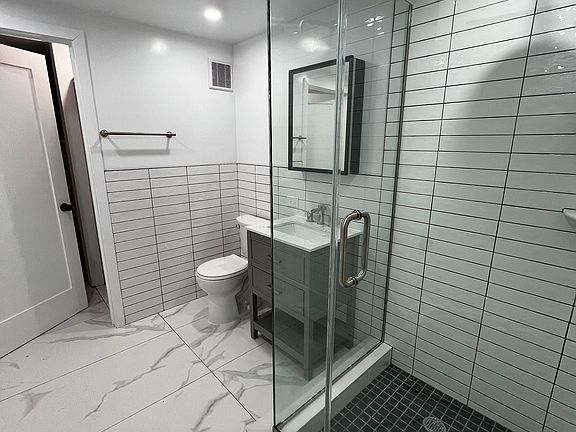 4th image of 104 Alexander Ave #1B