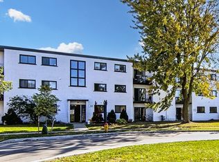 10 Leacrest Ct, Kitchener, ON N2E 1H8