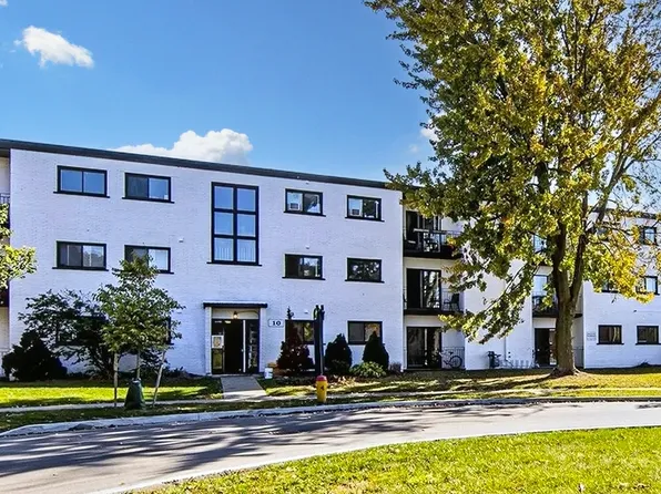 10 Leacrest Ct, Kitchener, ON N2E 1H8