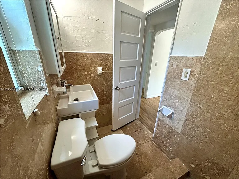 6210 NE 5th Ave #2 — Photo 11