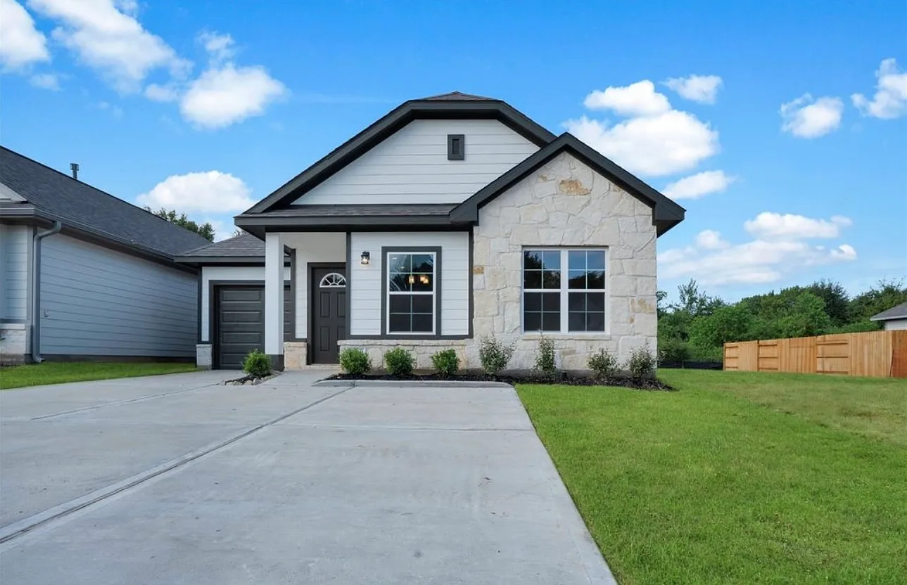 11869 E Gate Dr — Photo 1