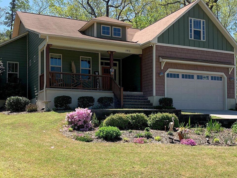 Rocking chair front porch awaits in the best little neighborhood in Aberdeen! Quiet cul-de-sac street with sidewalks & street lights.