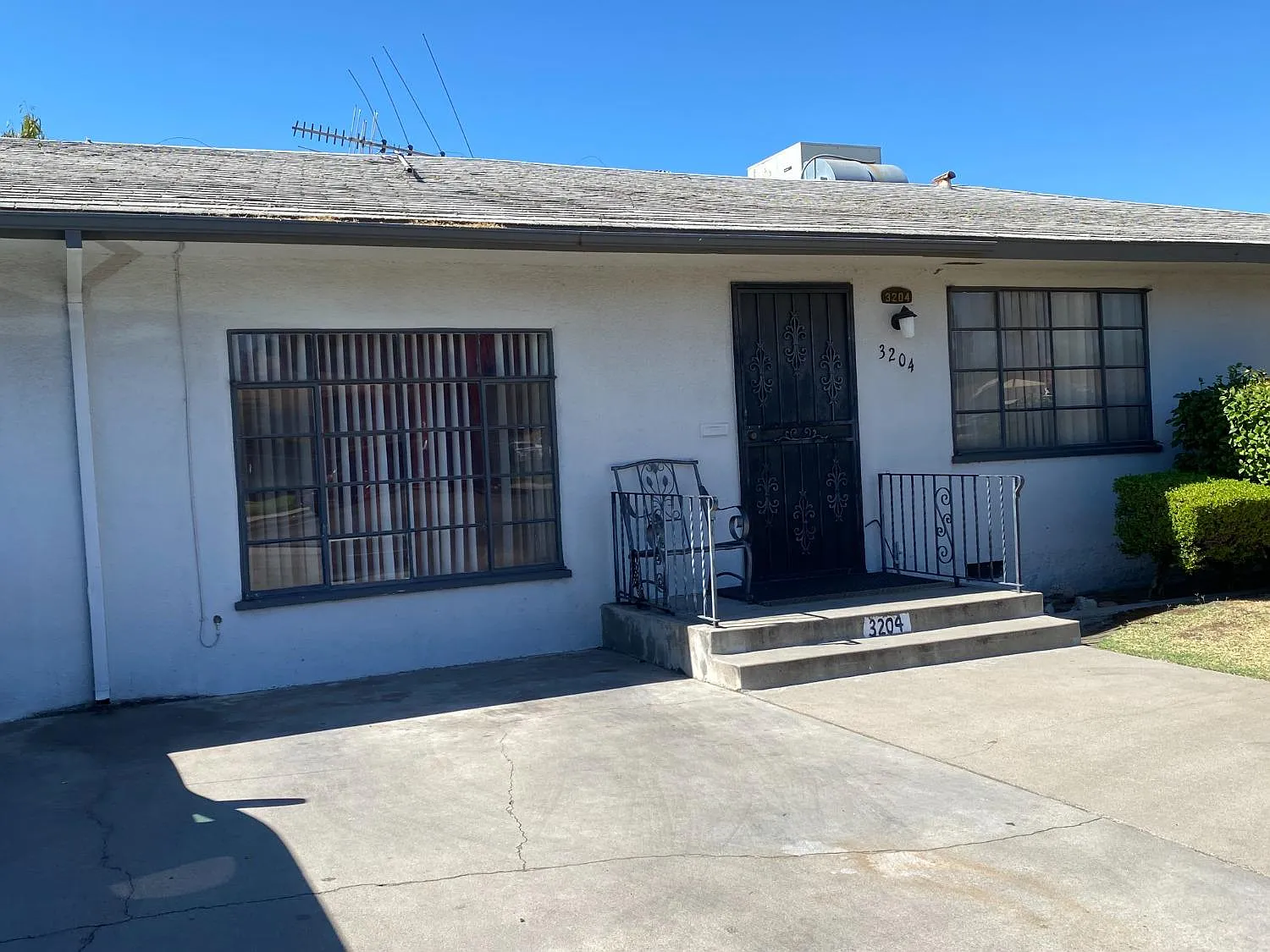 3204 E Clinton Ave photo 1