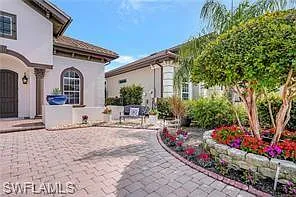 7636 Sussex Ct — Photo 5