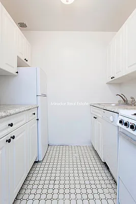 Rented by Mirador Real Estate | media 22