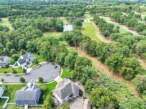 3rd image of 44 Monet Dr