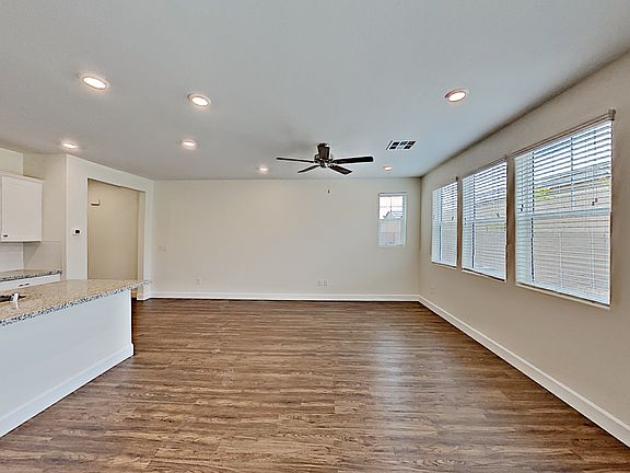 5th image of 293 Cape Seville Pl