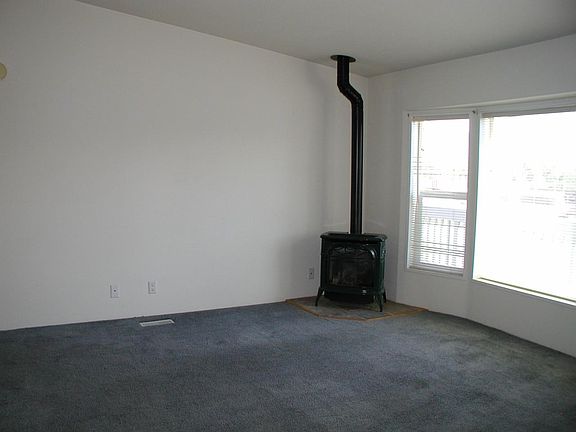 4th image of 835 #1 East Agate