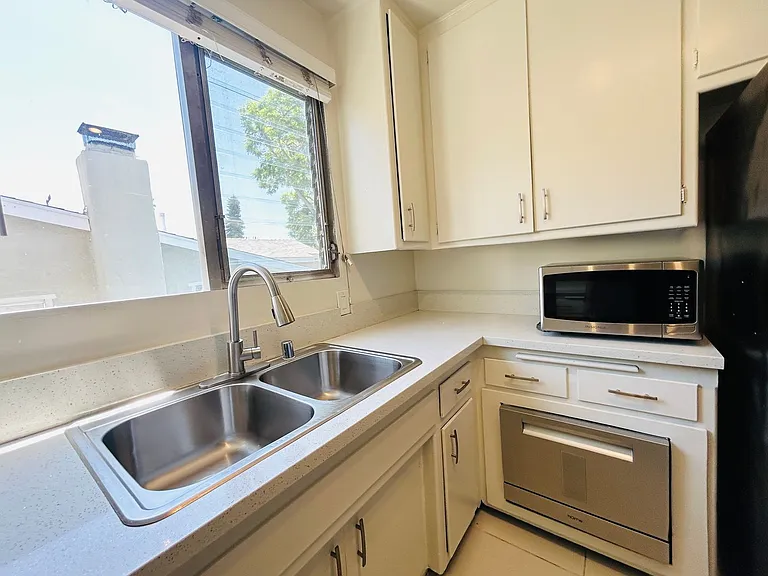 7611 Lexington Apartments — Photo 5