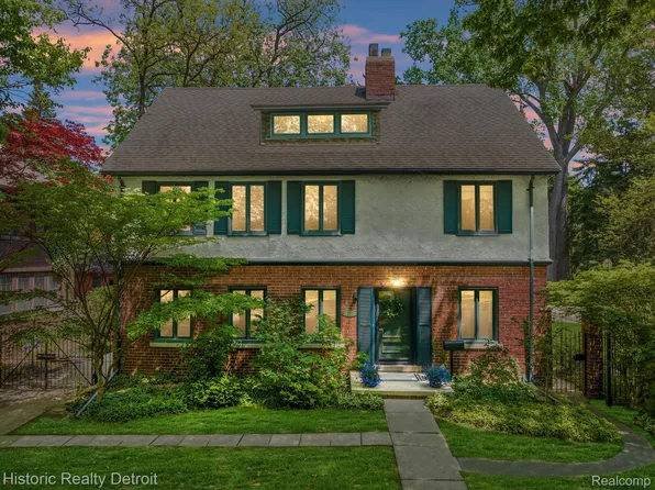 2218 Iroquois St, Detroit, MI 48214