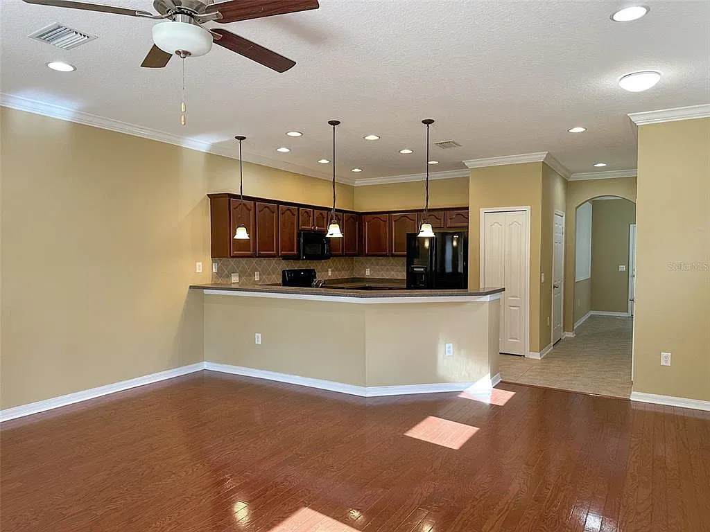 3 bed, 2.5 bath, 1656 sqft, $1,950 — Photo 4