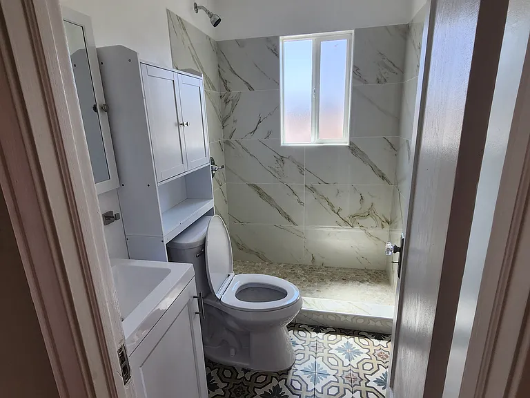 518 W Lexington Dr #B — Photo 3