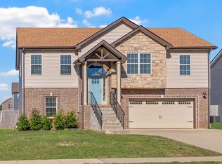 1049 Whitney Dr, Clarksville, TN 37042