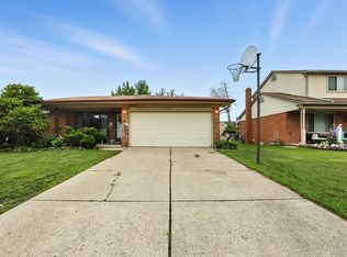4761 Fox Hill Dr, Sterling Heights, MI