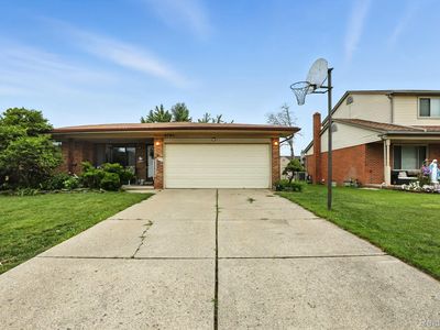 4761 Fox Hill Dr, Sterling Heights, MI, 48310