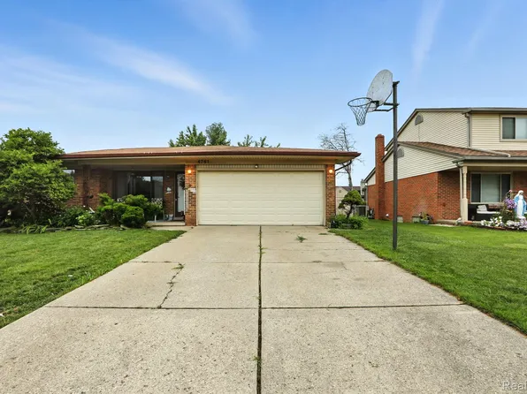 4761 Fox Hill Dr, Sterling Heights, MI 48310